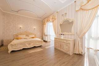 Отель Монарх Анапа Люкс с кроватью размера «king-size»-3