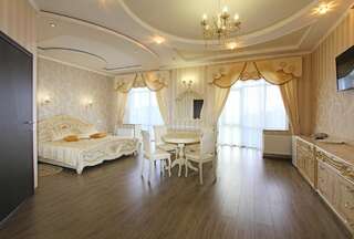 Отель Монарх Анапа Люкс с кроватью размера «king-size»-4