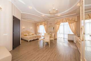 Отель Монарх Анапа Люкс с кроватью размера «king-size»-1